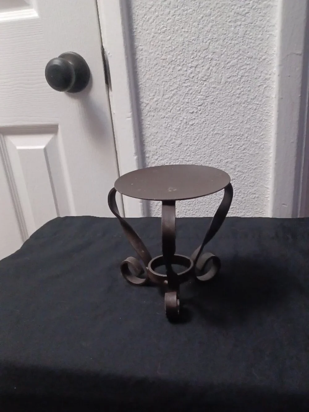 Iron Rod candle holder for large candles 5.5 In Tall 5 In Wide Top (Circular)